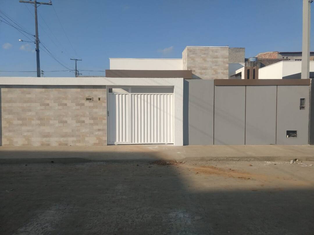 Casa com 2/4 sendo 01 com suíte - Mangabeira