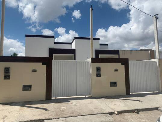 Casa de 2/4 sendo um suíte - Mangabeira