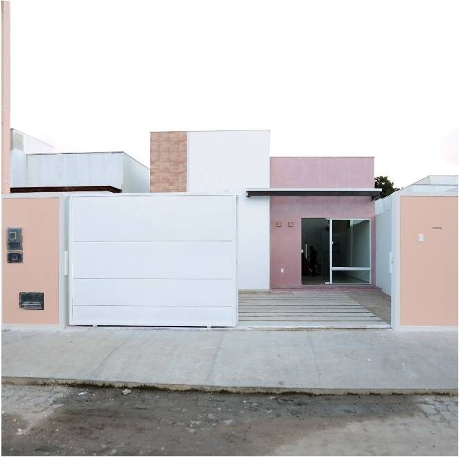 CASA 2/4 SENDO 1 SUÍTE - SANTO ANTÔNIO