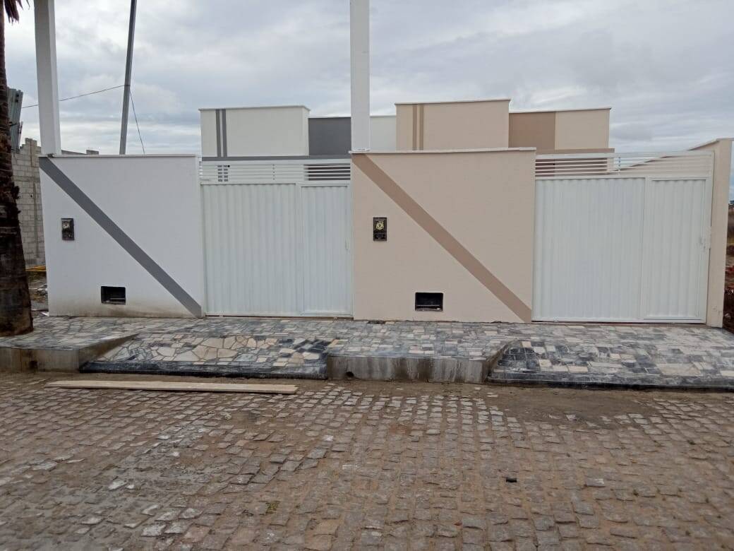 Casa de 2/4, sendo 1 suíte - Na Asa Branca