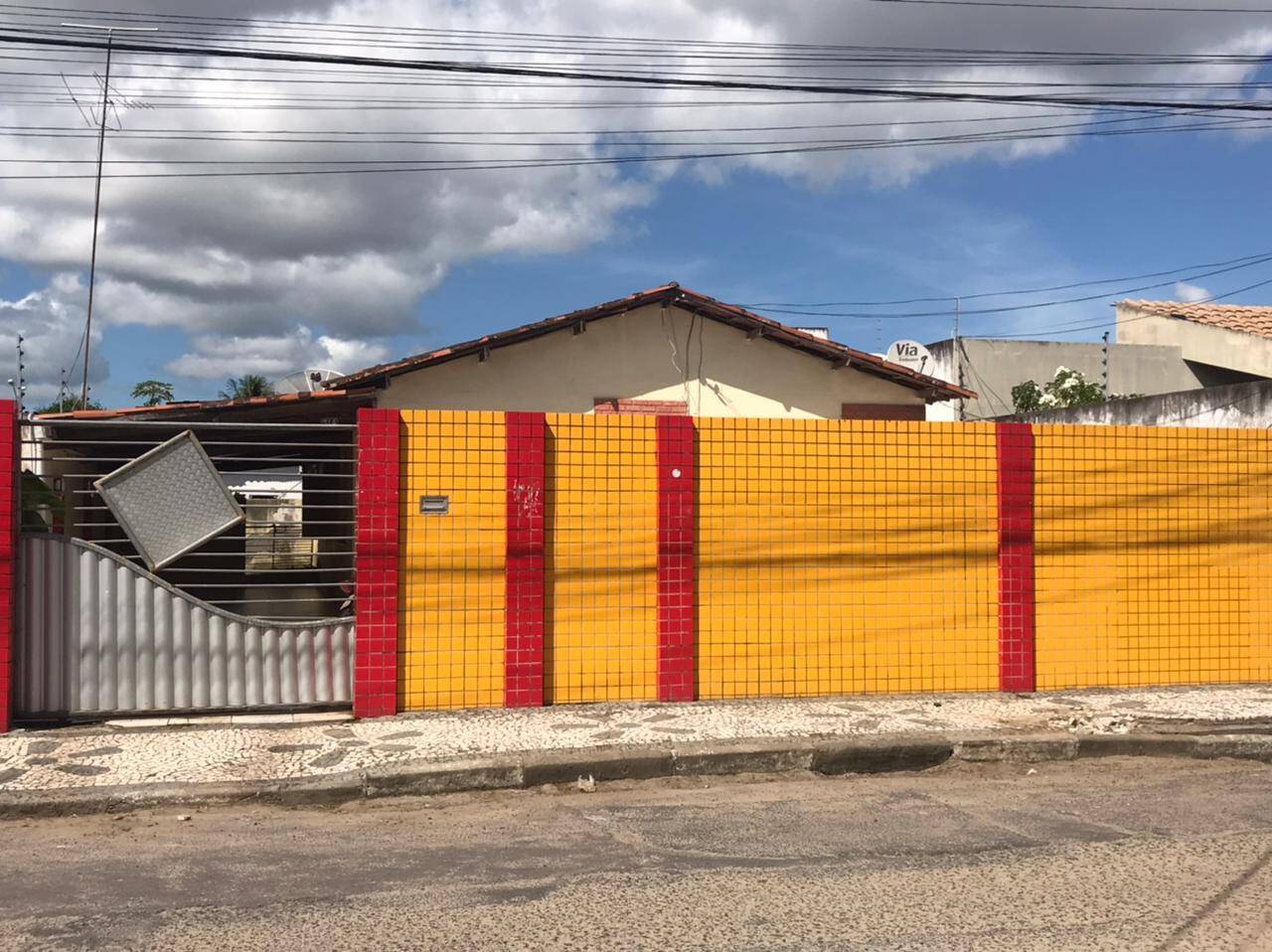 CASA DE 3/4 SENDO 1 SUÍTE - CONJUNTO ACM