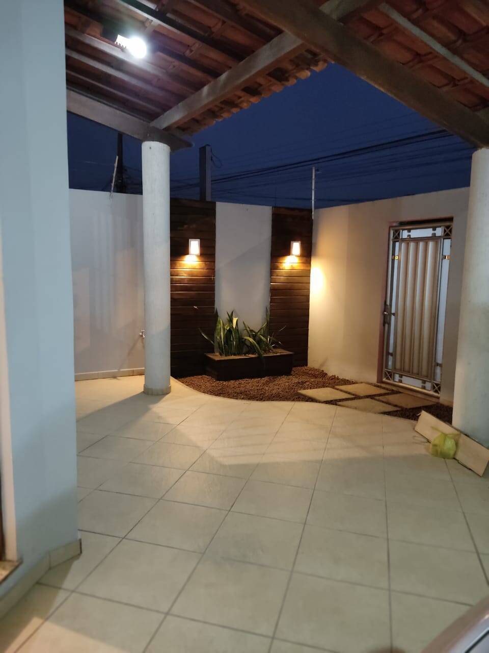 Aluguel -  Casa 2/4, sendo 1 suíte - Caseb