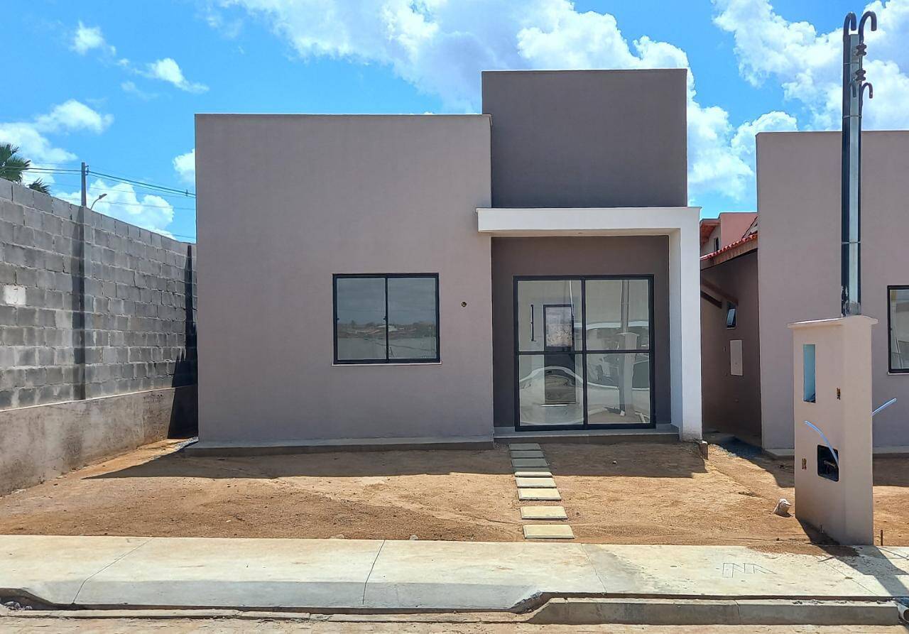 Casas 2/4 com área para ampliação - Bairro Pampalona