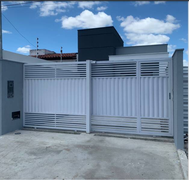 Casa 2/4, sendo um suíte c/ closet - Na Conceição II
