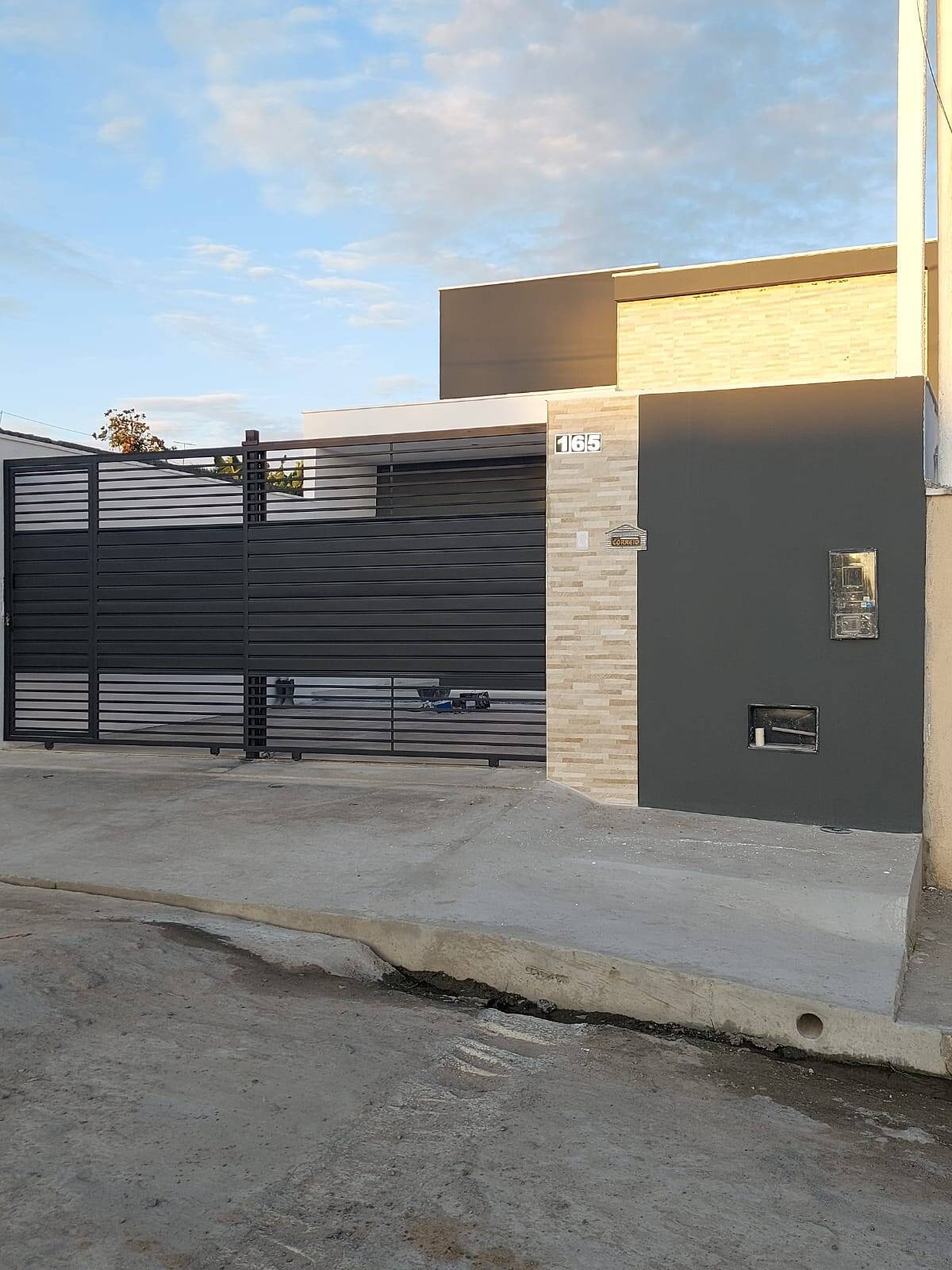 Casa 2/4, sendo 1 suíte - Mangabeira