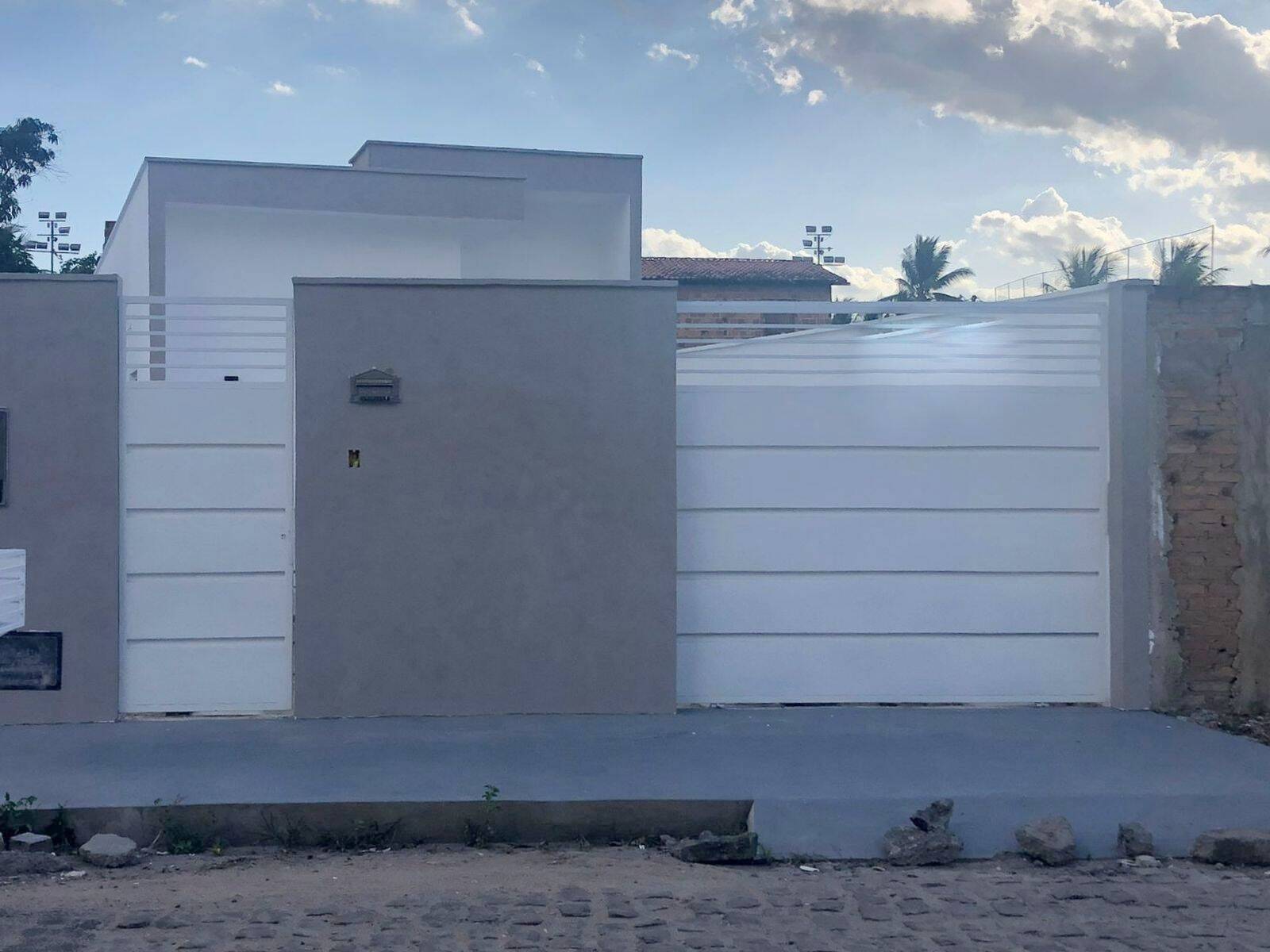 Casa 2/4 com suíte na Conceição - excelente localização.