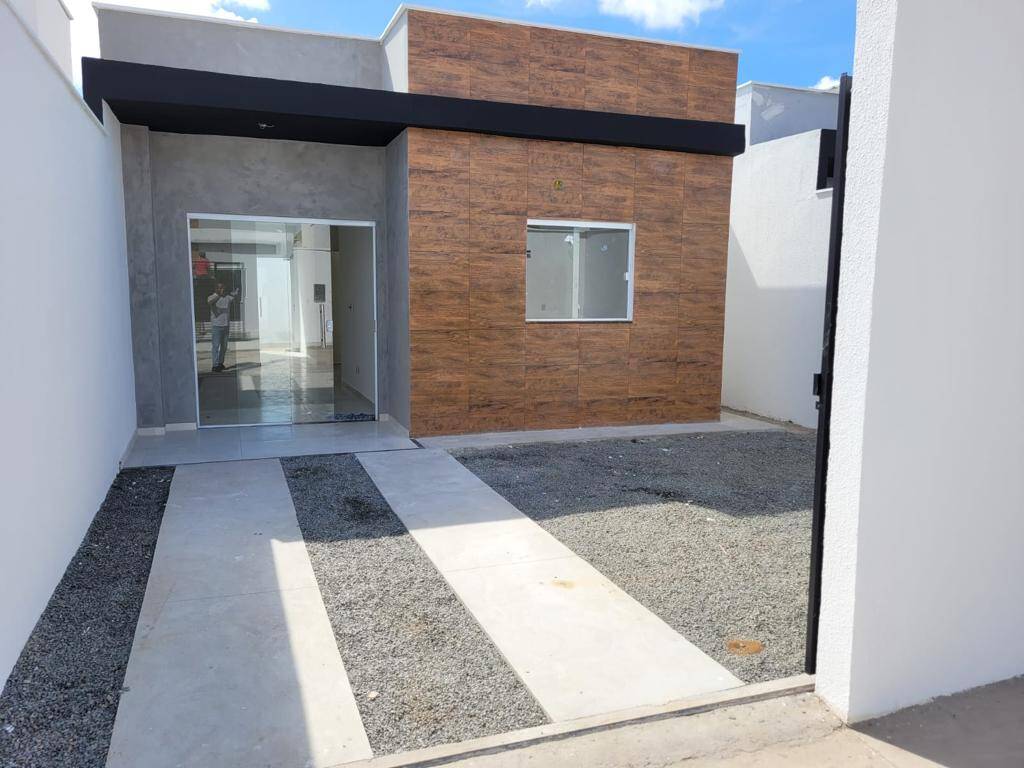 Casas de 2/4 quartos sendo 02 suítes na Conceição.