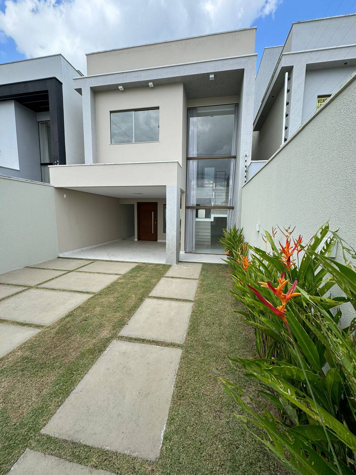 Duplex alto padrão 3 suítes - Sim, próximo ao Shopping Avenida