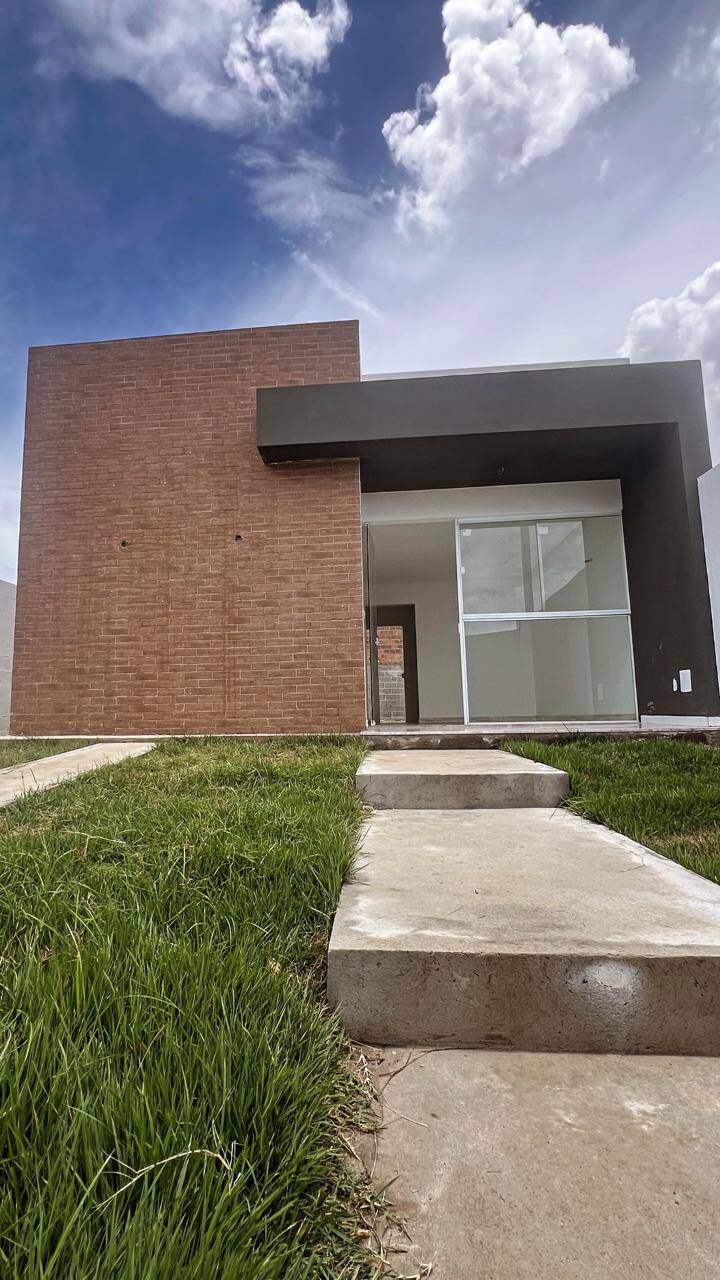Casa 3/4 (1 suíte) - Na Lagoa Subaé, próxima à Avenida Periférica
