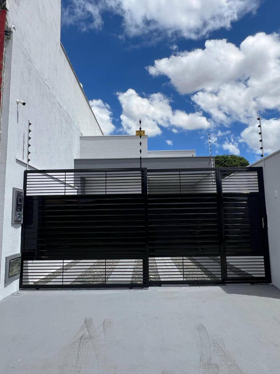Casa 2/4 (1 suíte) - Sim, 500m da UNIFTC