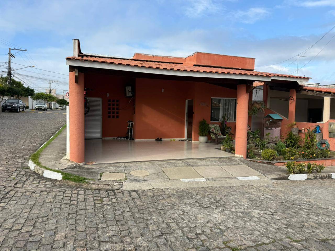 CASA REFORMADA 3/4 SENDO 2 SUÍTES  - RESIDENCIAL ALEGRIA I