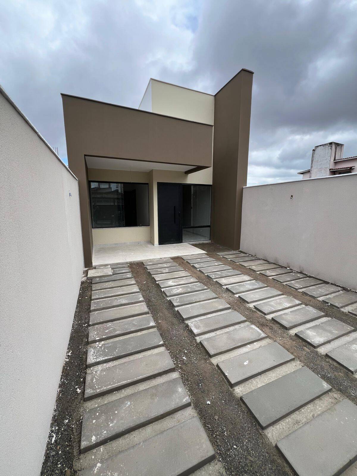 Casa 3/4 (1 suíte e closet) - Baraúna, próx. à Av José Falcão e Av Contorno