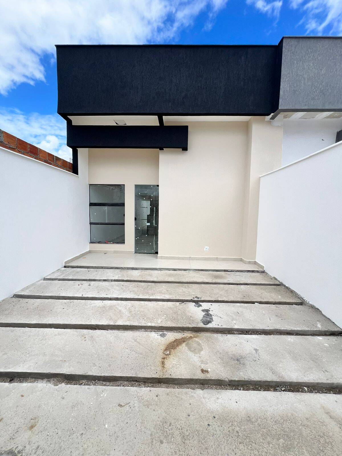 Casa nascente 3/4 (1 suíte) - Papagaio, 400 m da Av. Fraga Maia