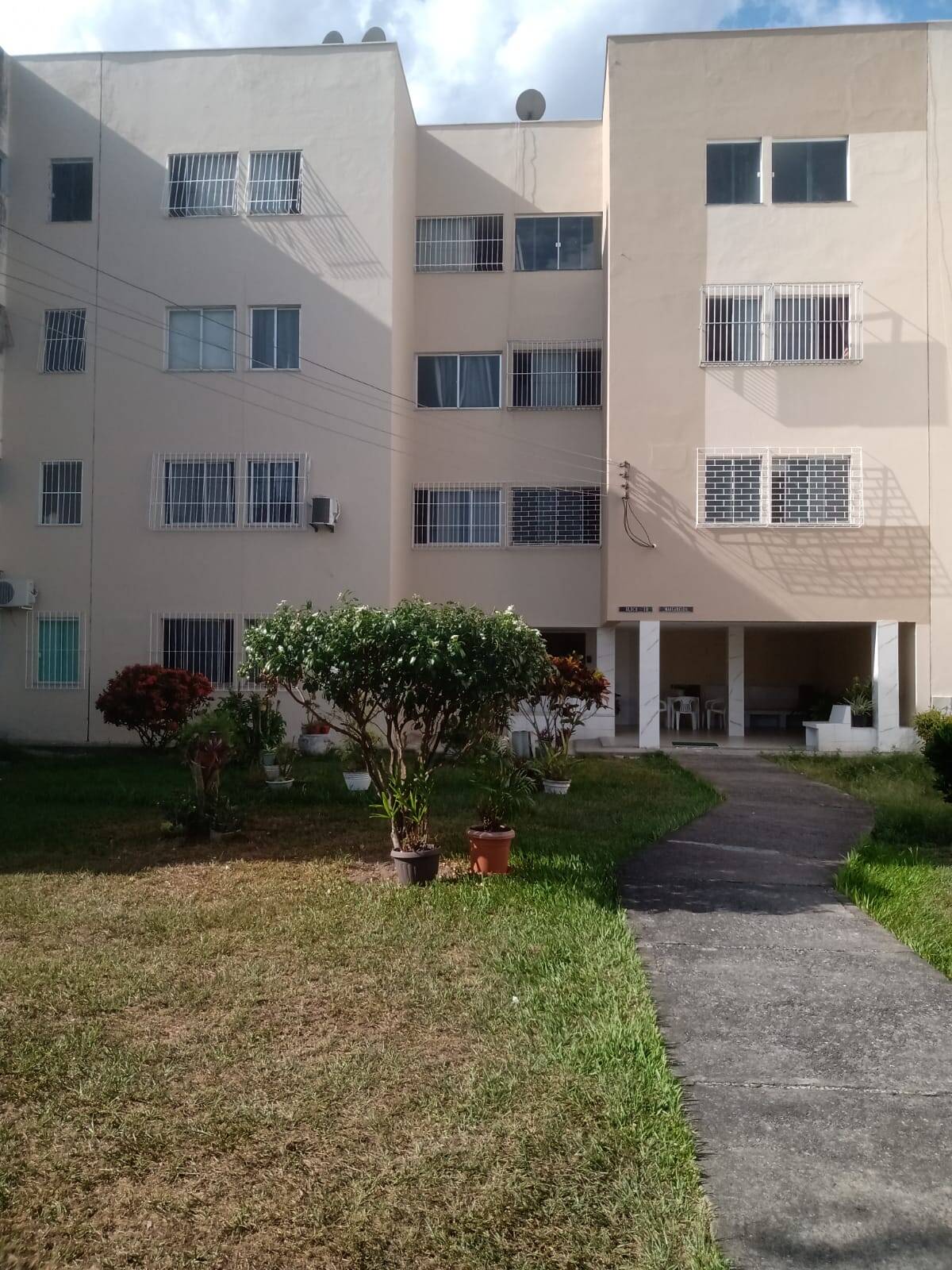 Apartamento 3/4 (3° andar) - Av João Durval,  Condomínio Parque Cajueiro