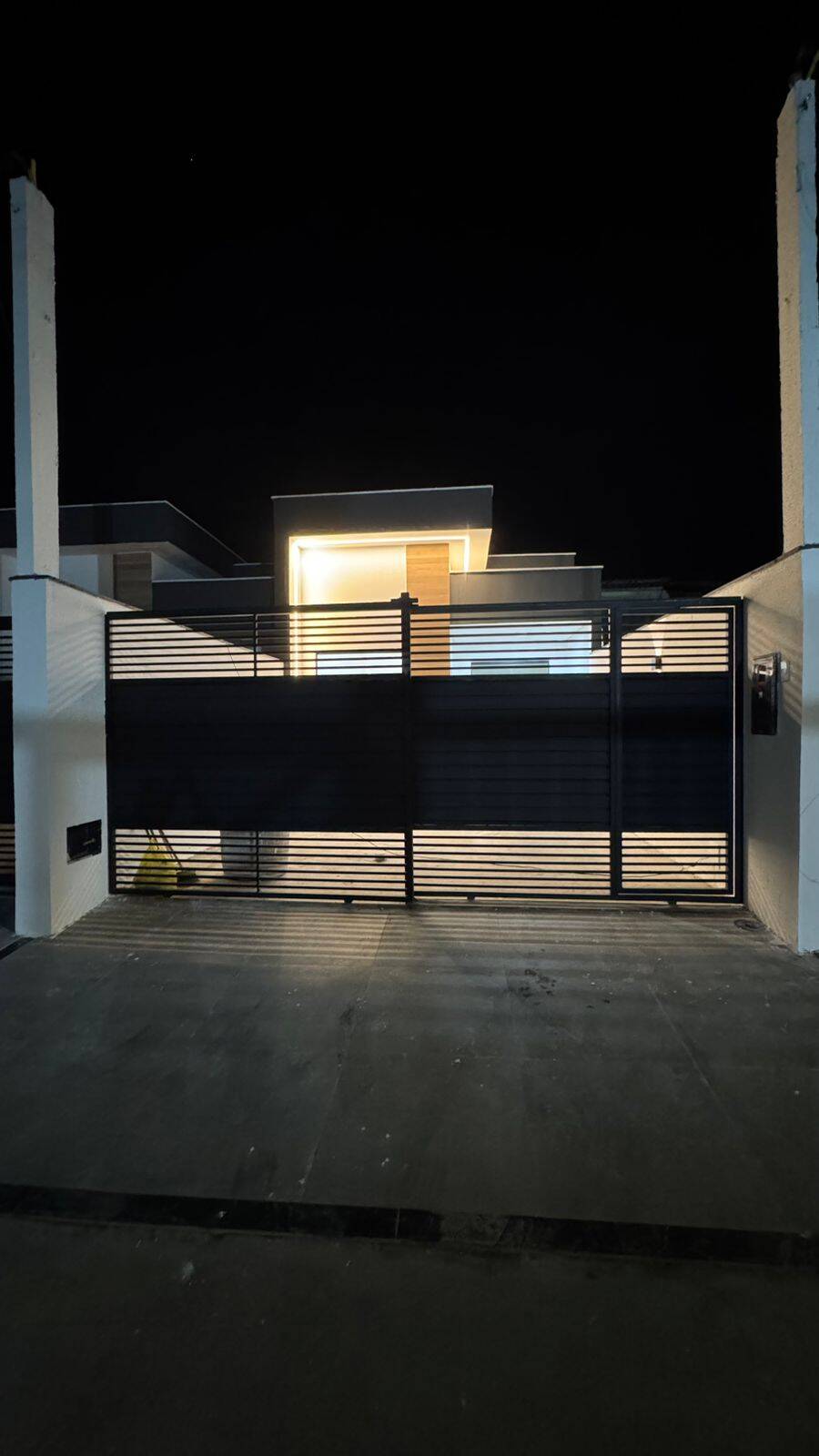 CASA GRANDE E ESPAÇOSA, SUPER MODERNA - Parque ipê 2/4 sendo 1 suíte 