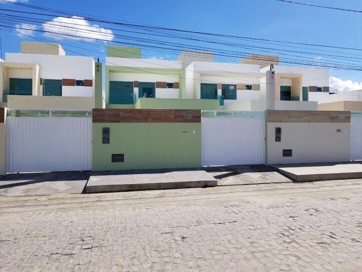 CASAS 3/4  TODOS SUÍTES - BAIRRO SIM