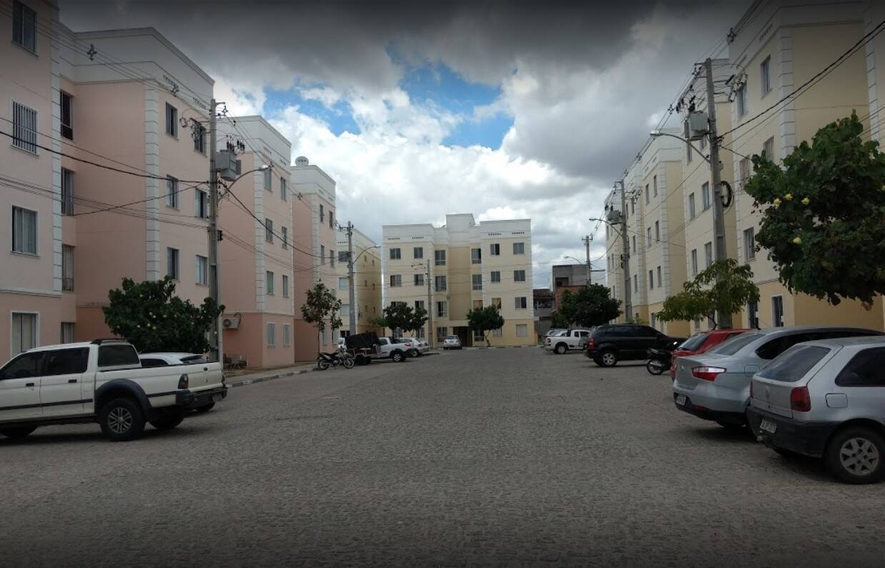 APARTAMENTO COM 2/4 - Cond. Central Park