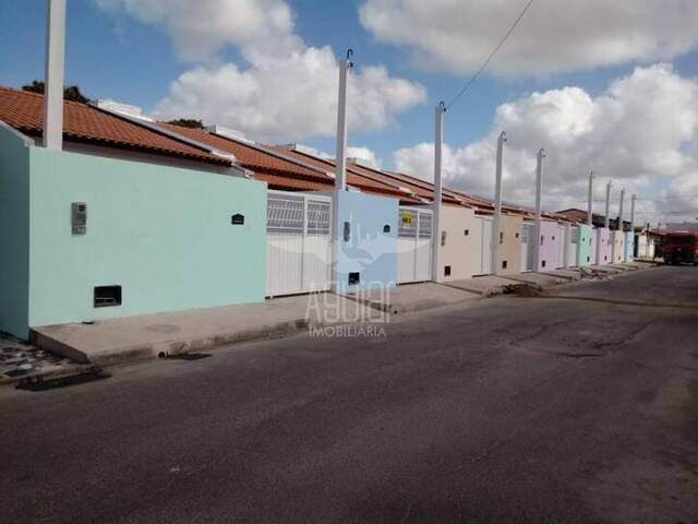 Casa para Venda em Feira de Santana - 2