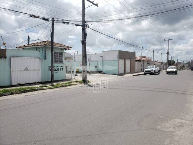 Casa para Venda em Feira de Santana - 2