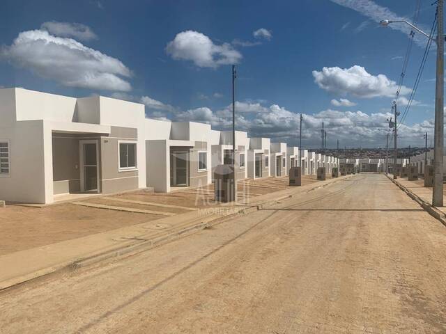 #1494 - Casa para Venda em Feira de Santana - BA