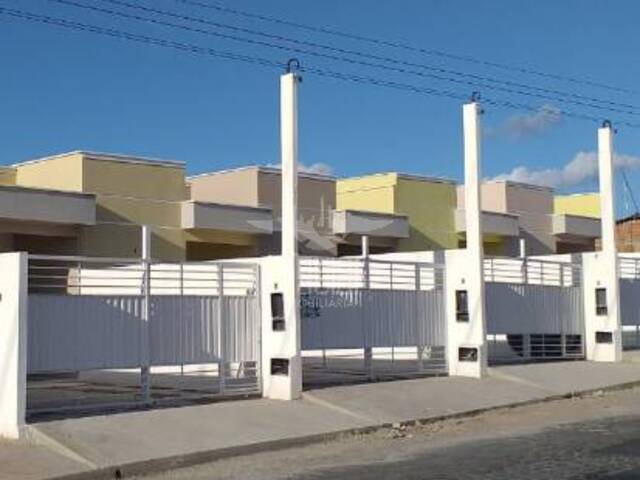Casa para Venda em Feira de Santana - 2