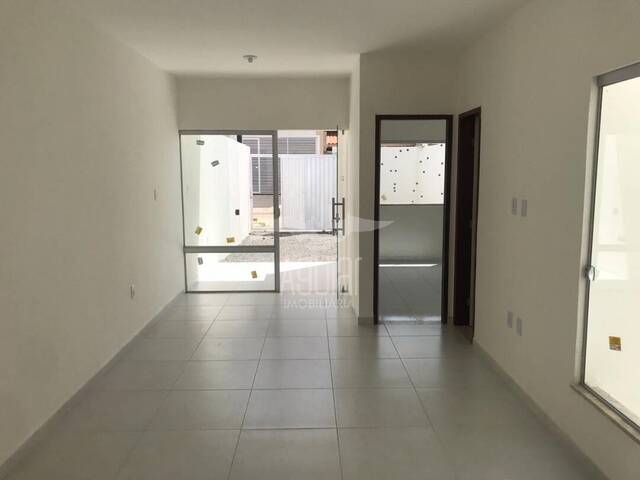Casa para Venda em Feira de Santana - 2