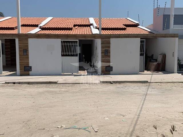 Casa para Venda em Feira de Santana - 2