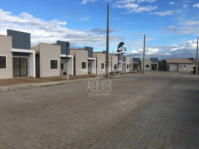 Casa para Venda em Feira de Santana - 2