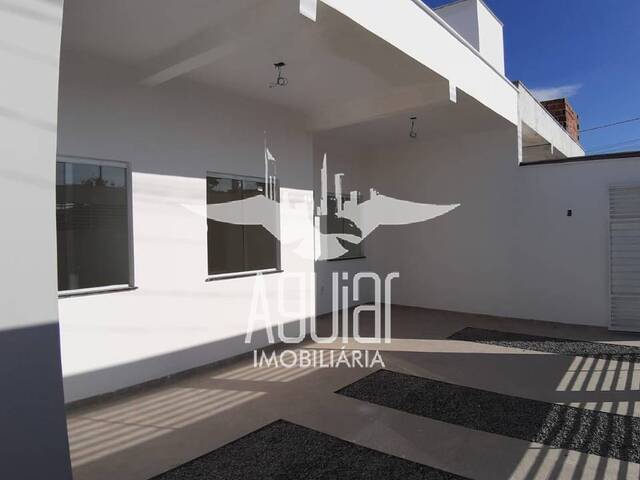 Casa para Venda em Feira de Santana - 2