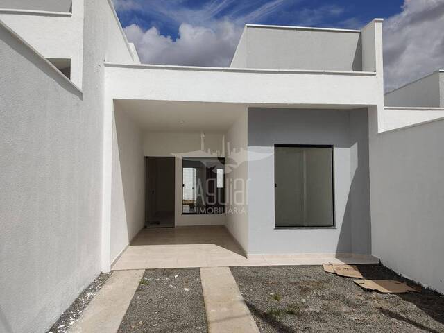Casa para Venda em Feira de Santana - 2