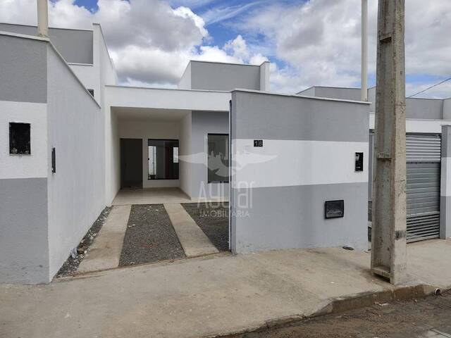 Casa para Venda em Feira de Santana - 2