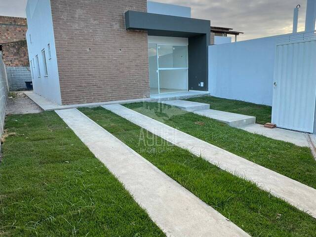 Casa para Venda em Feira de Santana - 2