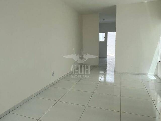 Casa para Venda em Feira de Santana - 2