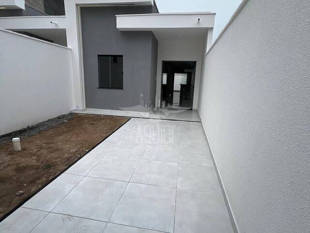 Casa para Venda em Feira de Santana - 2