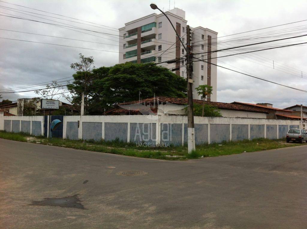 Prédio escolar no bairro Santa Mônica