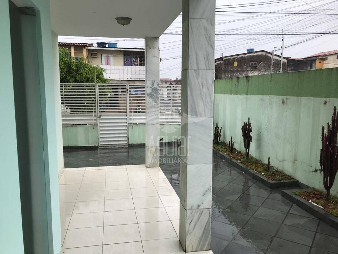 Vende-se Casa no Ponto Central