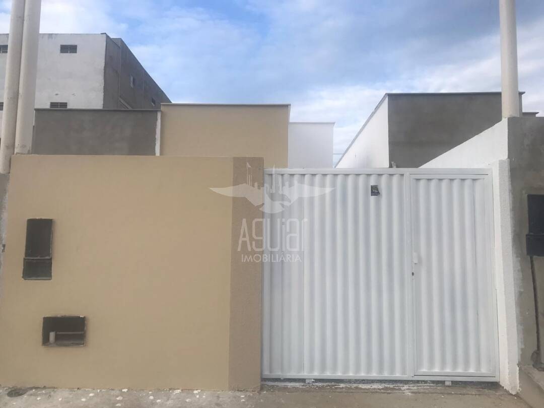 Casa 2/4 sendo um suíte - Rua Corunha