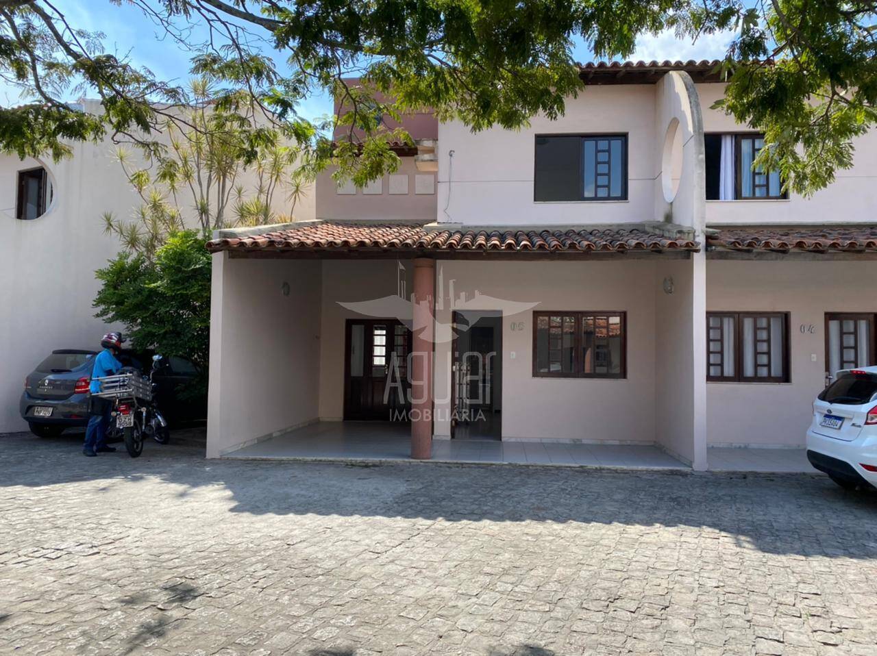 VILLAGE NO CONDOMÍNIO SAINT VINCENT – SANTA MÔNICA – SÃO ¾ SENDO UMA SUÍTE