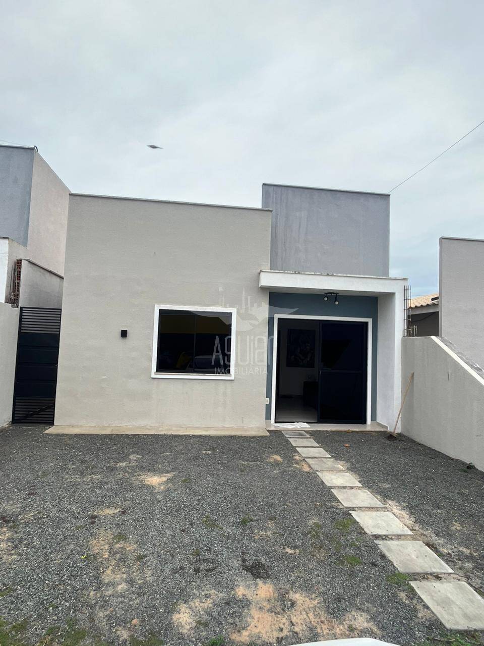 Casa 2/4 sendo 1 suíte com closet - próx. à AV. Iguatemi
