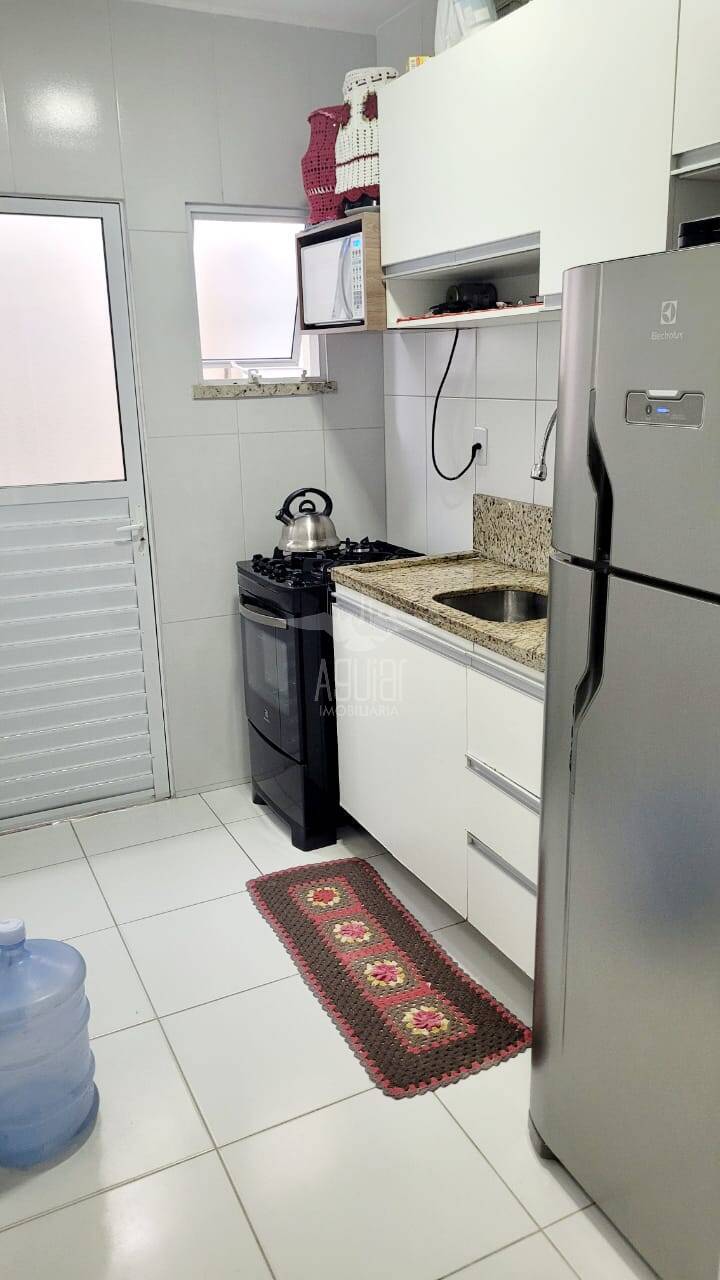 Casa à venda com 2 quartos, 50m² - Foto 12
