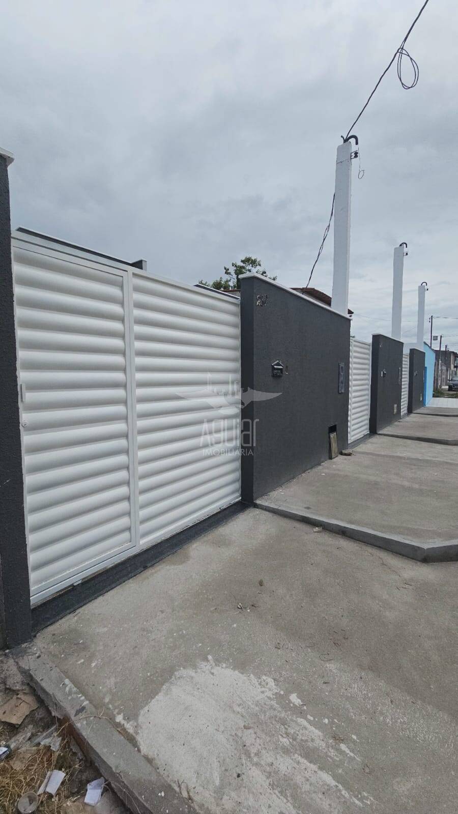 Casa à venda com 2 quartos, 64m² - Foto 2