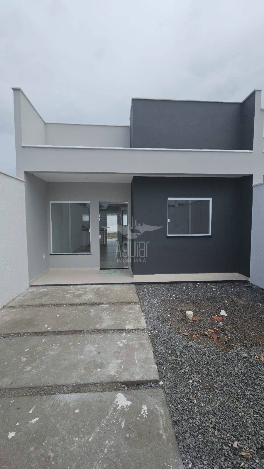 Casa à venda com 2 quartos, 64m² - Foto 1