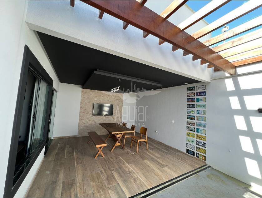 Casa de 3/4, sendo 1 suíte - Mangabeira, 150 m da Av. Ayrton Senna