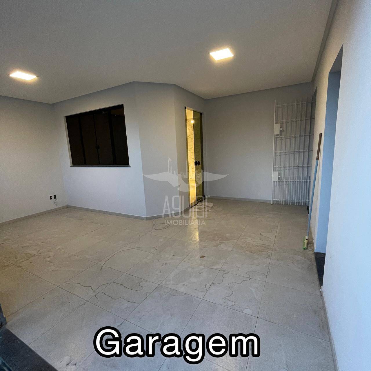 Casa à venda com 4 quartos, 140m² - Foto 2