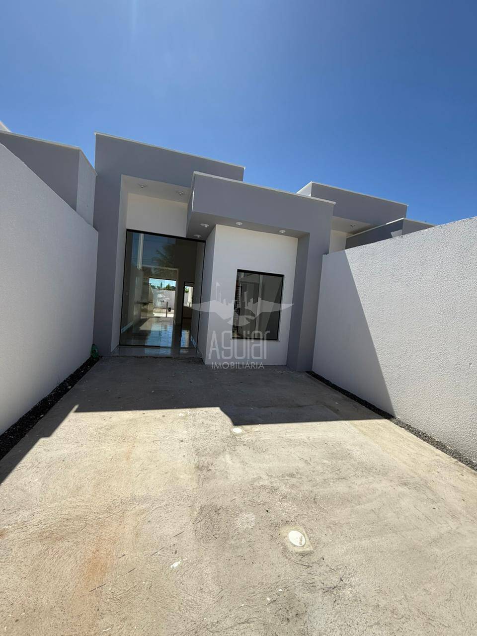 Casa 2/4 (1 suíte) - Mangabeira, próx. à Av. Ayrton Senna (Academia Taurus)