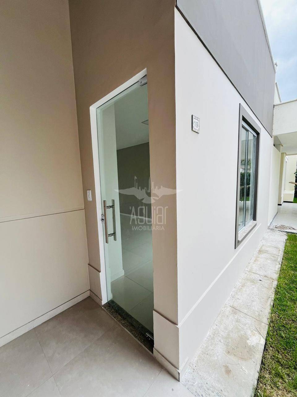 Casa à venda e aluguel com 3 quartos, 921m² - Foto 5