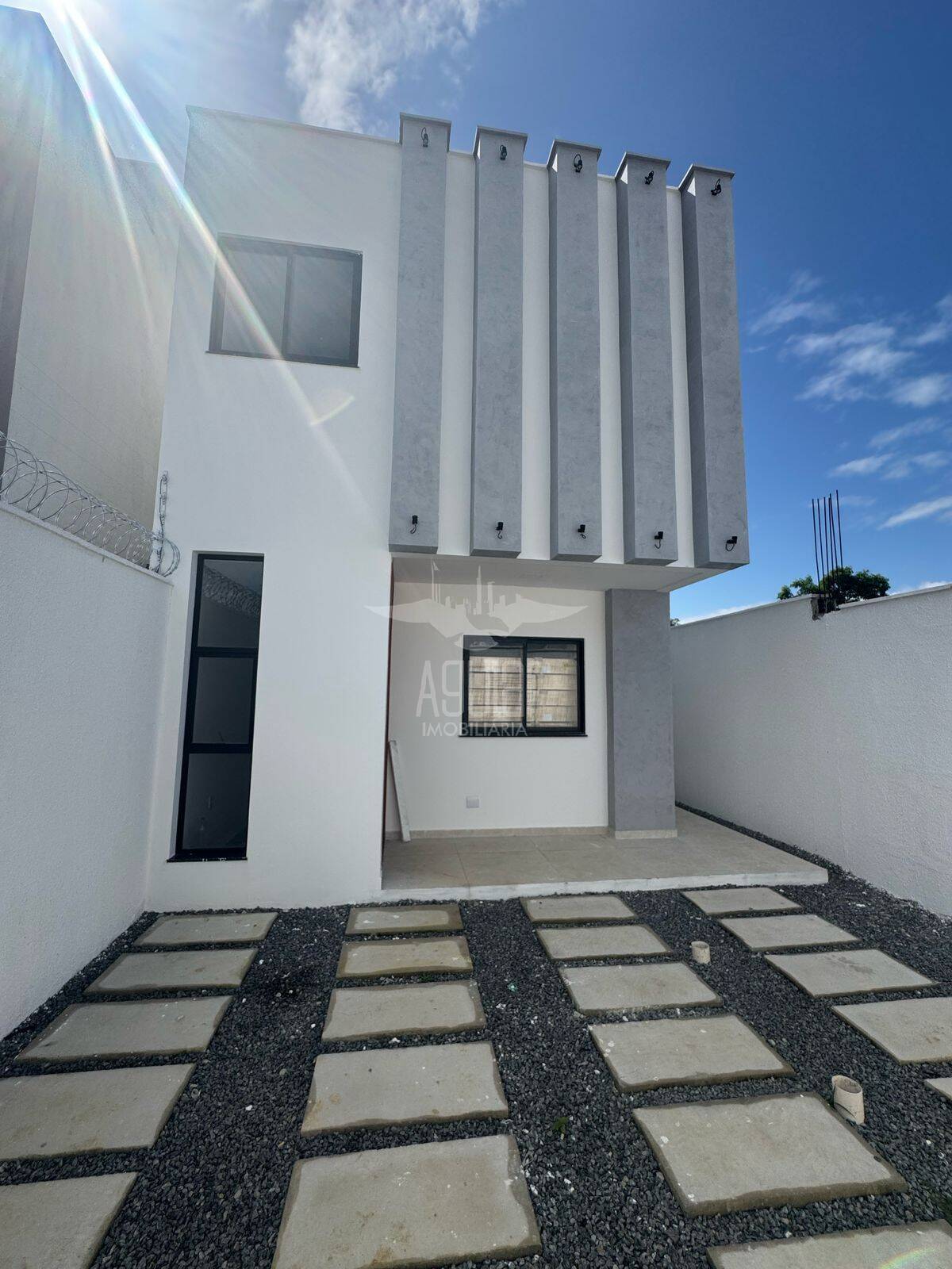 Casa à venda com 3 quartos, 165m² - Foto 1