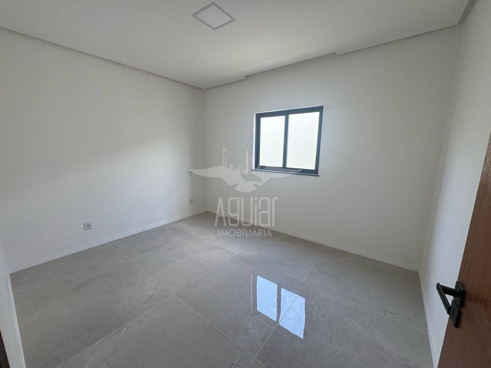 Casa à venda com 3 quartos, 165m² - Foto 8