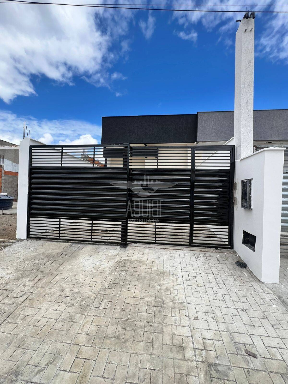 Casa à venda com 3 quartos, 84m² - Foto 2