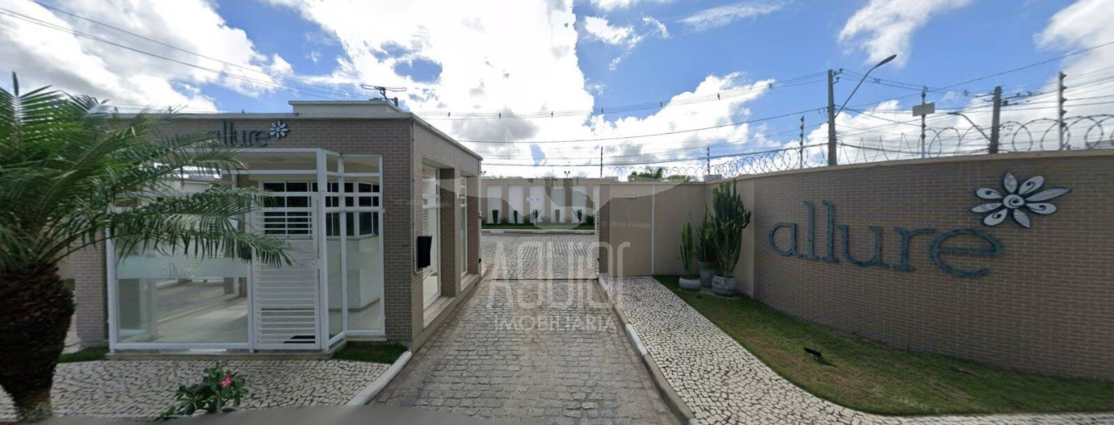 Casa de esquina com móveis planejados, energia solar, área gourmet e closet
